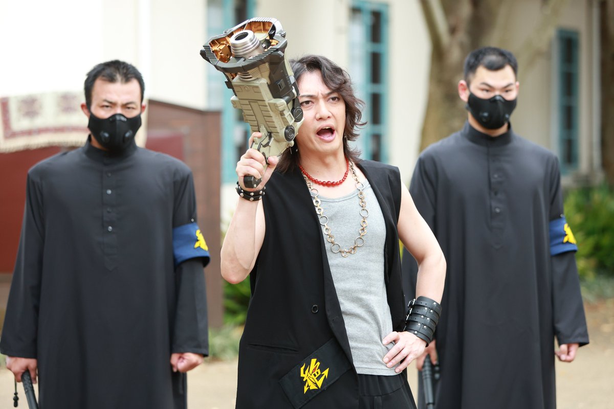 ProjectRED_Toei's tweet photo. 来週10月4日㈰
『#角醒ハンターオメガホーン』
第拾壱話「砕け！立ちはだかる壁！」放送📢

町の脅威を退けたシャウトと炎角🧢🔥
町名主からもてなされ、スカウトされる!?🍴

一方、レイジも「あるモノ」を求めて動き出す…
シャウトとレイジが対決するのか!?

https://t.co/IyNrm8FANY

#オメガホーン https://t.co/F7saT34hta