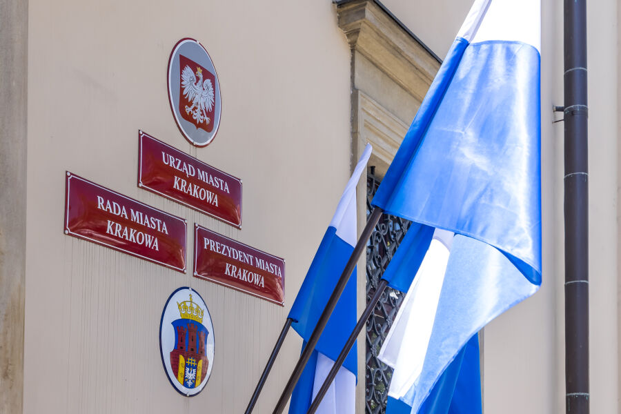 krakow_pl's tweet photo. 🗳️ Dziś, 27 września, odbywają się przedterminowe wybory prezydenta Krakowa. #Kraków #wybory

Lokale wyborcze są otwarte w godz. 7.00–21.00. Pamiętajcie, aby zabrać ze sobą dokument potwierdzający tożsamość.

Fot. Bogusław Świerzowski / https://t.co/9TFFpRxhZx https://t.co/bfoeXzCtMp