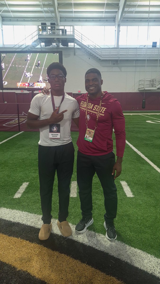 TrevaughnR5819's tweet photo. Blessed to recieve my sixth D1 offer from The Florida State University. #GoSeminoles
@MacCorleone74
@coachbo79
@CoachLanceo https://t.co/HWD4sPX7dN