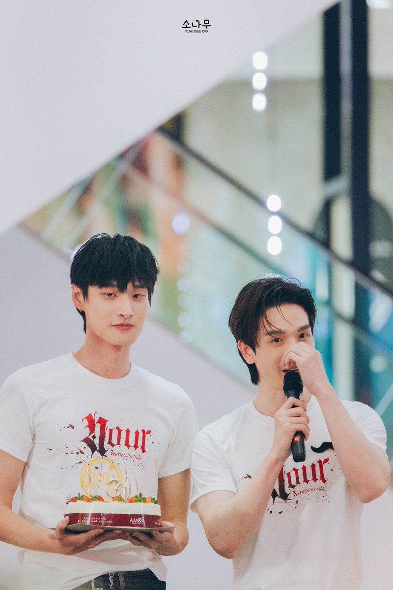 pPinetree8's tweet photo. คนที่มีเมะม๋าเด่กที่น่ารักที่สุบเลยนี่นา ♡.

TONGTONG GLOWING AT 31
#Happy31stTongTong ་۪ #tongtong ﾉ* https://t.co/mhGB8YivTx