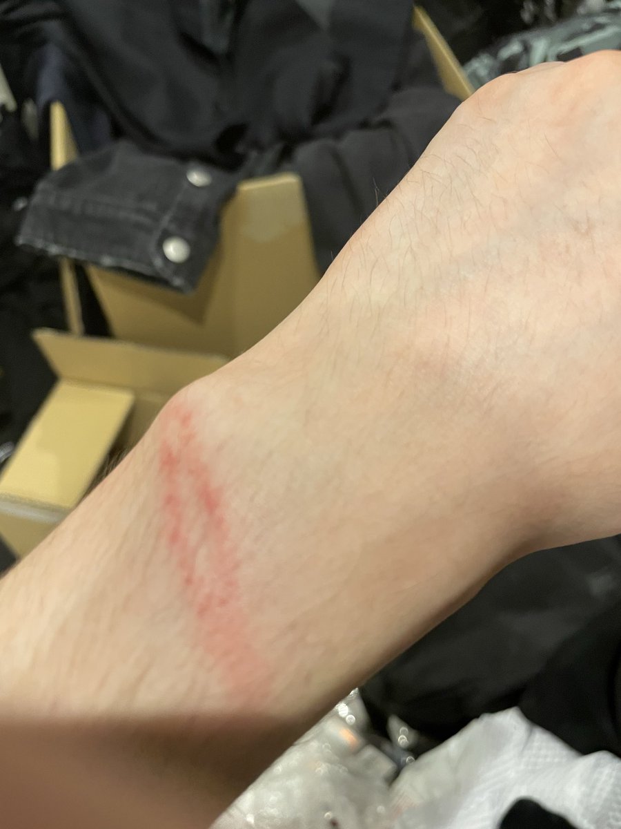 pfka07's tweet photo. 初めてのネット喧嘩
素手vs警棒
結果:ぐだぐだ https://t.co/8hEQhMTIQB