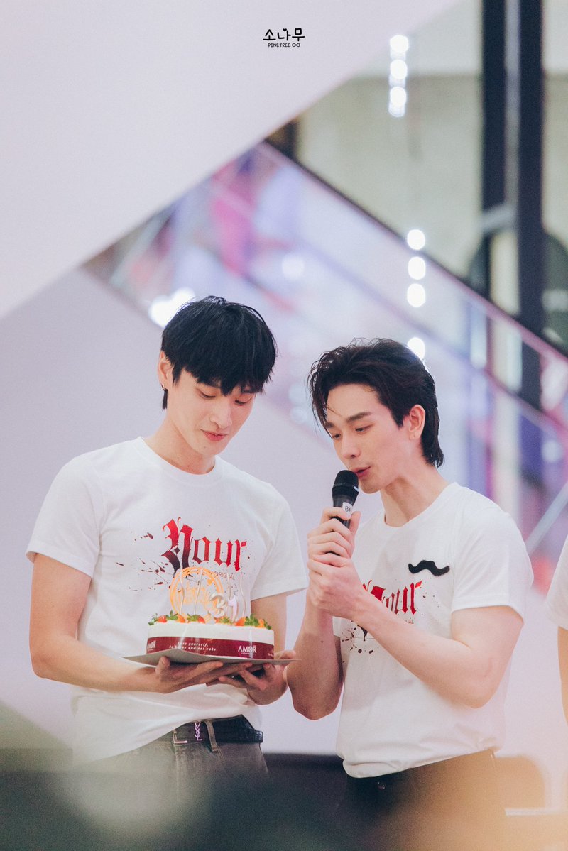 pPinetree8's tweet photo. คนที่มีเมะม๋าเด่กที่น่ารักที่สุบเลยนี่นา ♡.

TONGTONG GLOWING AT 31
#Happy31stTongTong ་۪ #tongtong ﾉ* https://t.co/mhGB8YivTx
