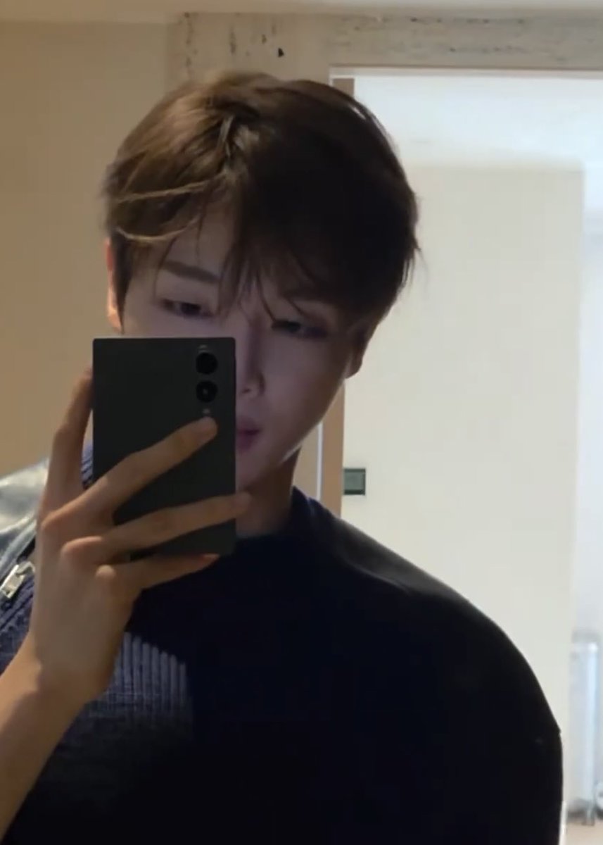mjmndss's tweet photo. กุยอมแล้วโหม๋ ซองชานโคตรหล่อเลย https://t.co/ChaS8oeVft