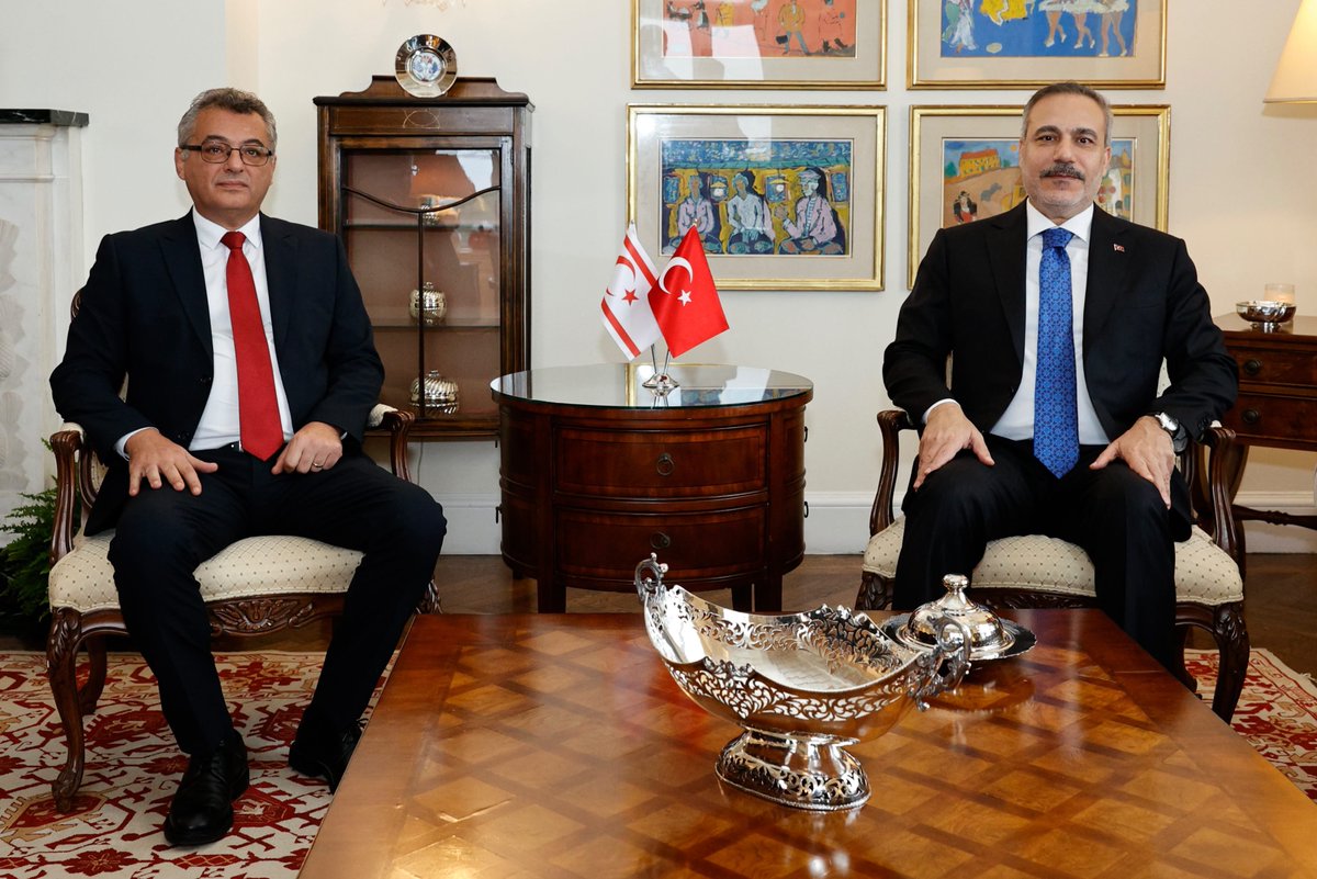 TC_Disisleri's tweet photo. Bakanımız @HakanFidan, Kuzey Kıbrıs Türk Cumhuriyeti Cumhurbaşkanı Tufan Erhürman ve Dışişleri Bakanı Tahsin Ertuğruloğlu ile New York’ta görüştü. https://t.co/mdJRL7O3lM