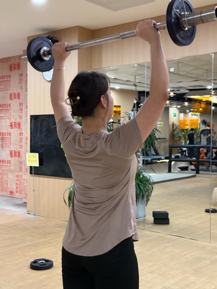 LincolnTenny's tweet photo. Romper mis propios límites hoy en el gimnasio  Superar lo que creía imposible es la mejor victoria!， https://t.co/QVMKJ9PqgQ