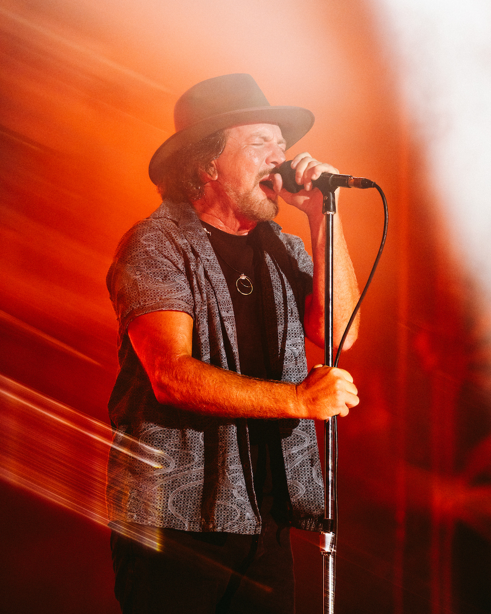 TheOhanaFest's tweet photo. When @eddievedder says friends, he means REAL GOOD friends

📸: Ashley Osborn, Roger Ho https://t.co/pbDJBmSZDH