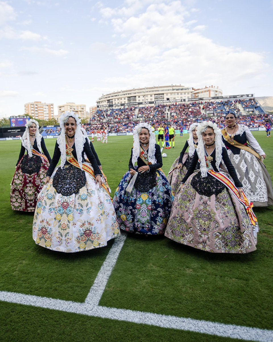 CD_Eldense's tweet photo. ❤️🔥 ¡Felices Fallas, Elda!📍
🫶🏻 Desde el #CDEldense os deseamos unas Fallas 2026 llenas de tradición, alegría y mucho sentimiento azulgrana 💙❤️
🤩 ¡A disfrutar de nuestra fiesta y de nuestra ciudad! 🔥
#AupaDeportivo #Elda #FallasElda https://t.co/ZAU3ZbsdlM