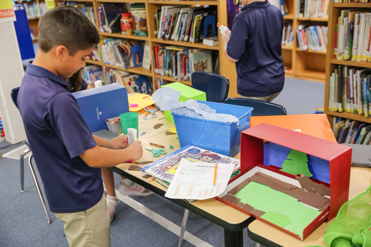 UnitySchoolFL's tweet photo. 🗺️ How does landscape change a story? 3rd graders are redesigning classic tales in new American settings! Check out their creative map dioramas Wed, 9/30 at 5:30 PM! 📚 #UnitySchoolFL #America250 https://t.co/zs8XmaubFw
