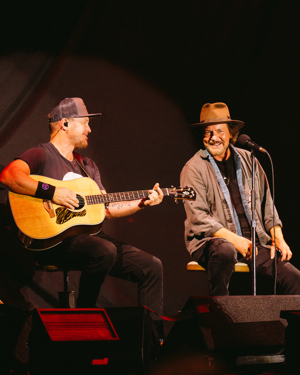 TheOhanaFest's tweet photo. When @eddievedder says friends, he means REAL GOOD friends

📸: Ashley Osborn, Roger Ho https://t.co/pbDJBmSZDH
