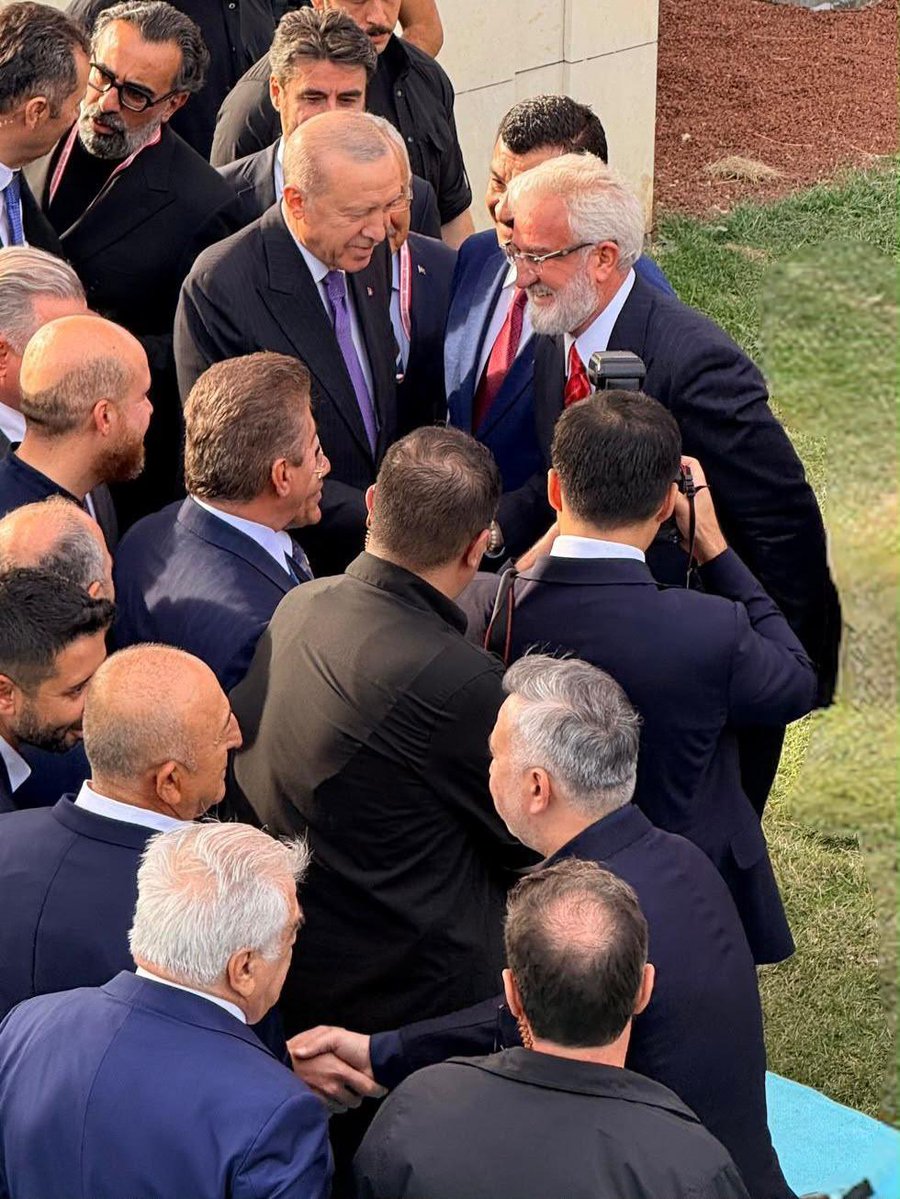 orhanilhan01's tweet photo. Ana sponsoru olduğumuz Yağlı Güreş Cumhurbaşkanlığı Kupası’nda Cumhurbaşkanımız Sayın Recep Tayyip Erdoğan ile bir araya gelerek kendileriyle sohbet etme imkânı buldum.

Sayın Cumhurbaşkanımıza nazik ilgileri ve kıymetli sohbetleri için şükranlarımı arz ediyorum. https://t.co/jeVnXDUCXz