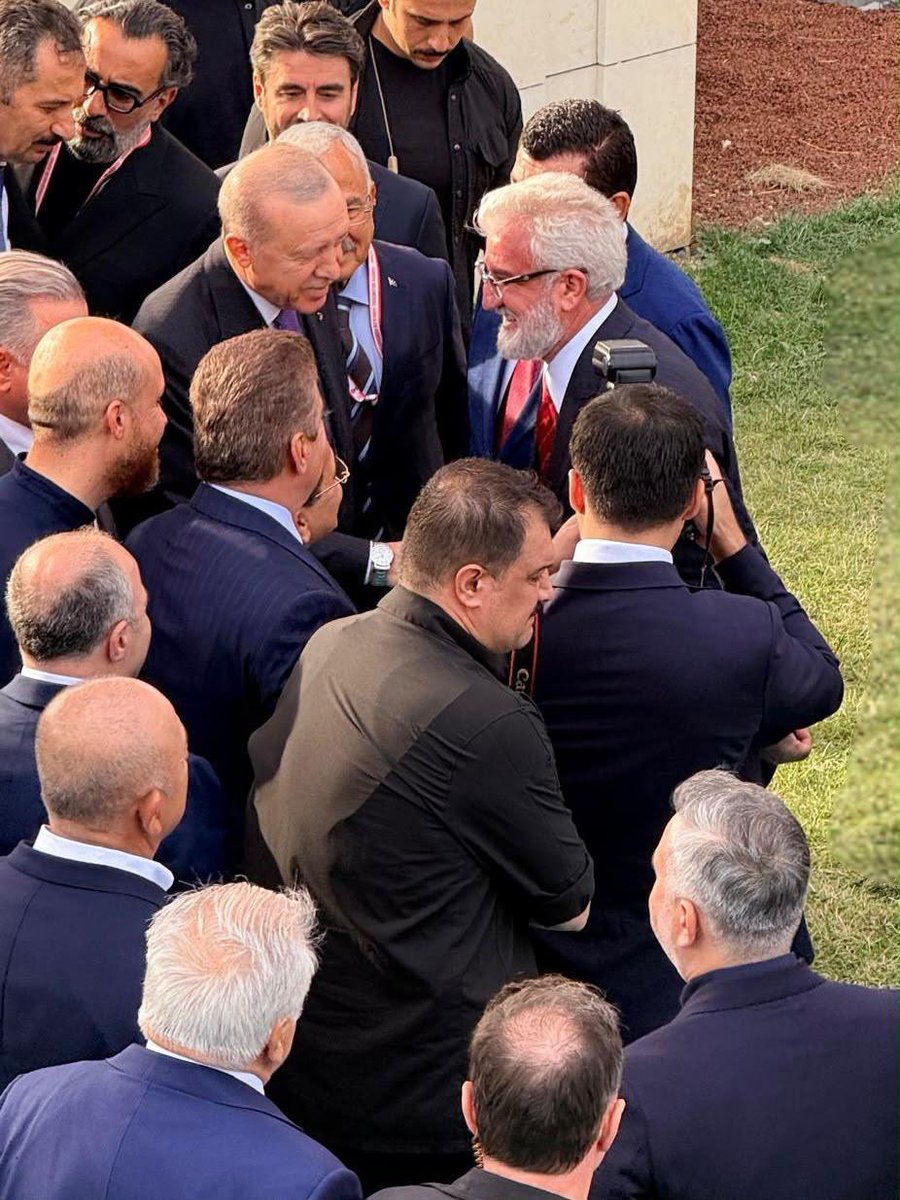 orhanilhan01's tweet photo. Ana sponsoru olduğumuz Yağlı Güreş Cumhurbaşkanlığı Kupası’nda Cumhurbaşkanımız Sayın Recep Tayyip Erdoğan ile bir araya gelerek kendileriyle sohbet etme imkânı buldum.

Sayın Cumhurbaşkanımıza nazik ilgileri ve kıymetli sohbetleri için şükranlarımı arz ediyorum. https://t.co/jeVnXDUCXz