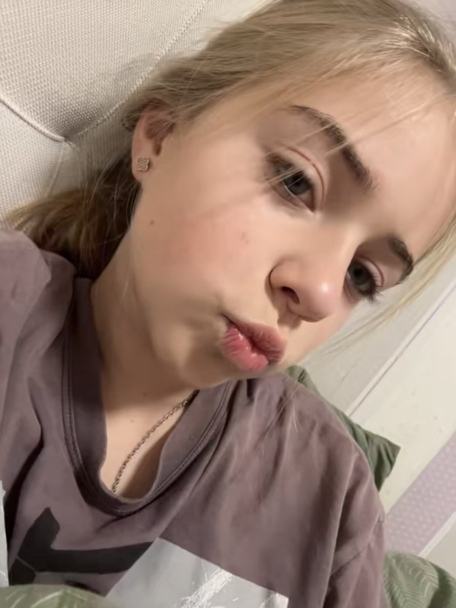 Georgeaj4j's tweet photo. Am I pretty? https://t.co/72btZK3wF1