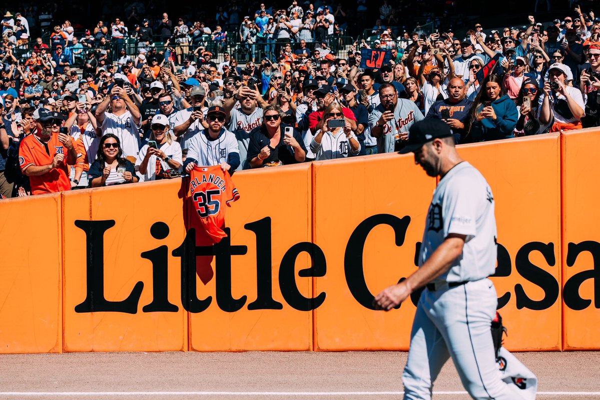 tigers's tweet photo. 💙🧡 https://t.co/2C5NUGIAVP