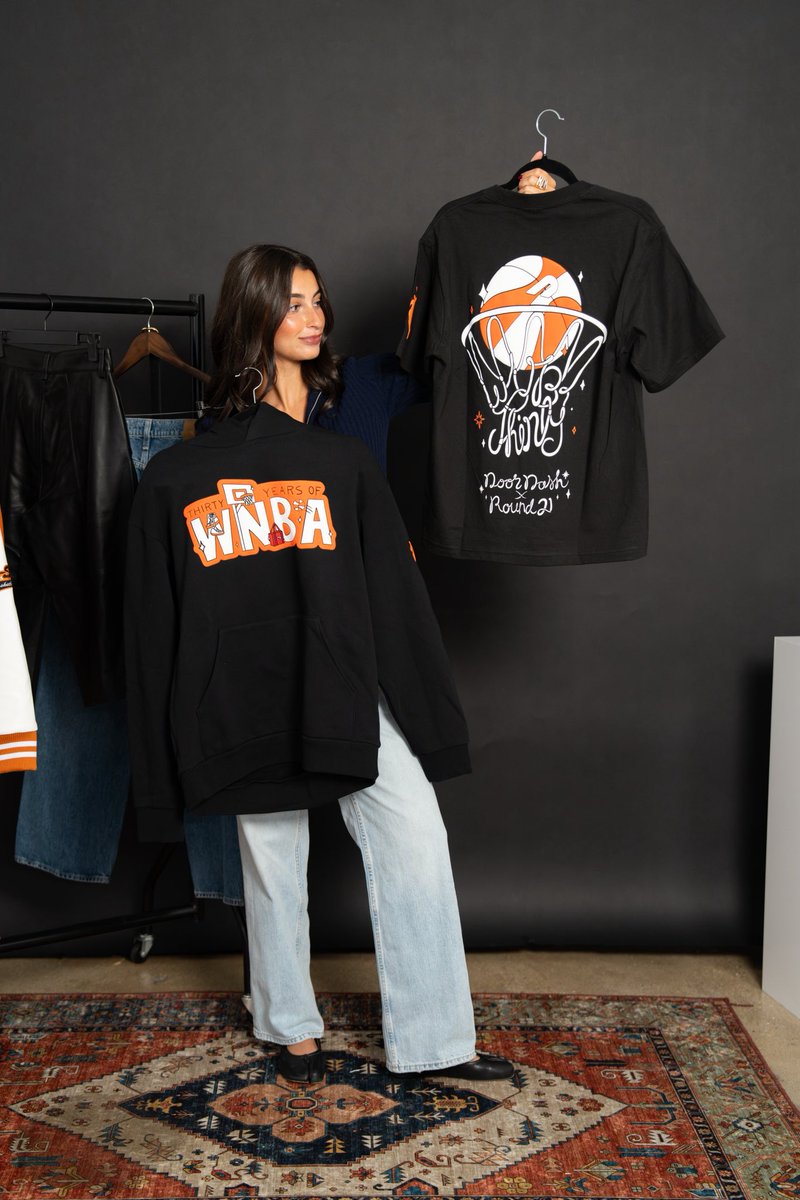 wslam's tweet photo. Marisa Menist had the shades, headband, and bag ready for gameday along her hoodie from the new @DoorDash  x @weareround21 collection. She stays fly for the occasision. https://t.co/1mkGTaFzs2