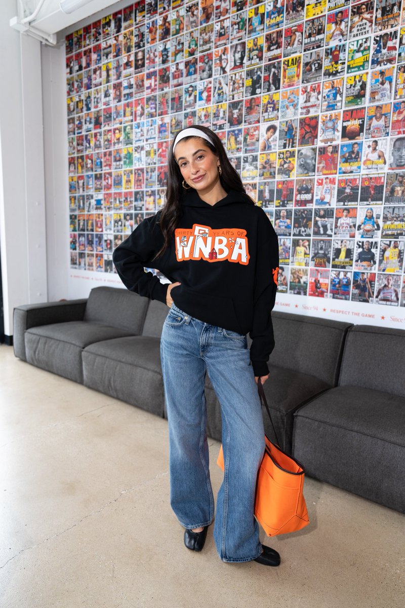 wslam's tweet photo. Marisa Menist had the shades, headband, and bag ready for gameday along her hoodie from the new @DoorDash  x @weareround21 collection. She stays fly for the occasision. https://t.co/1mkGTaFzs2