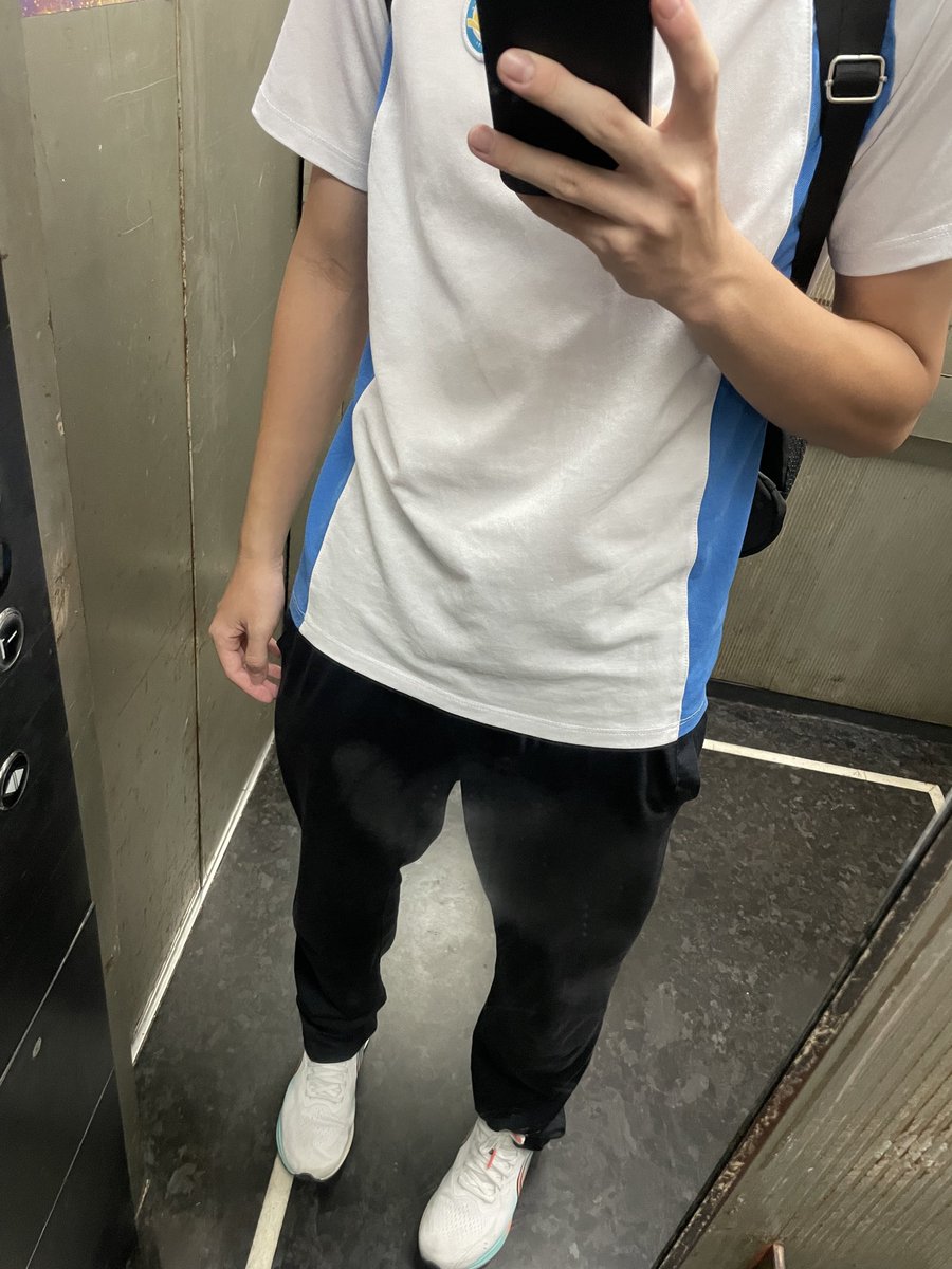zuushauideren's tweet photo. 一个中国中学生和他的狗屎学校 https://t.co/3DEX378Hfv