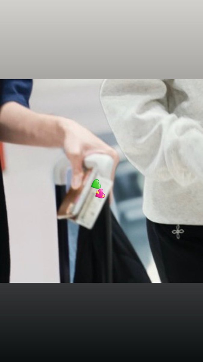 ponghoaxjnk's tweet photo. P'Milk still hold 💚💖 sticker on her pp 🥹🥹🥹🥹 https://t.co/Rtxrd78j1x
