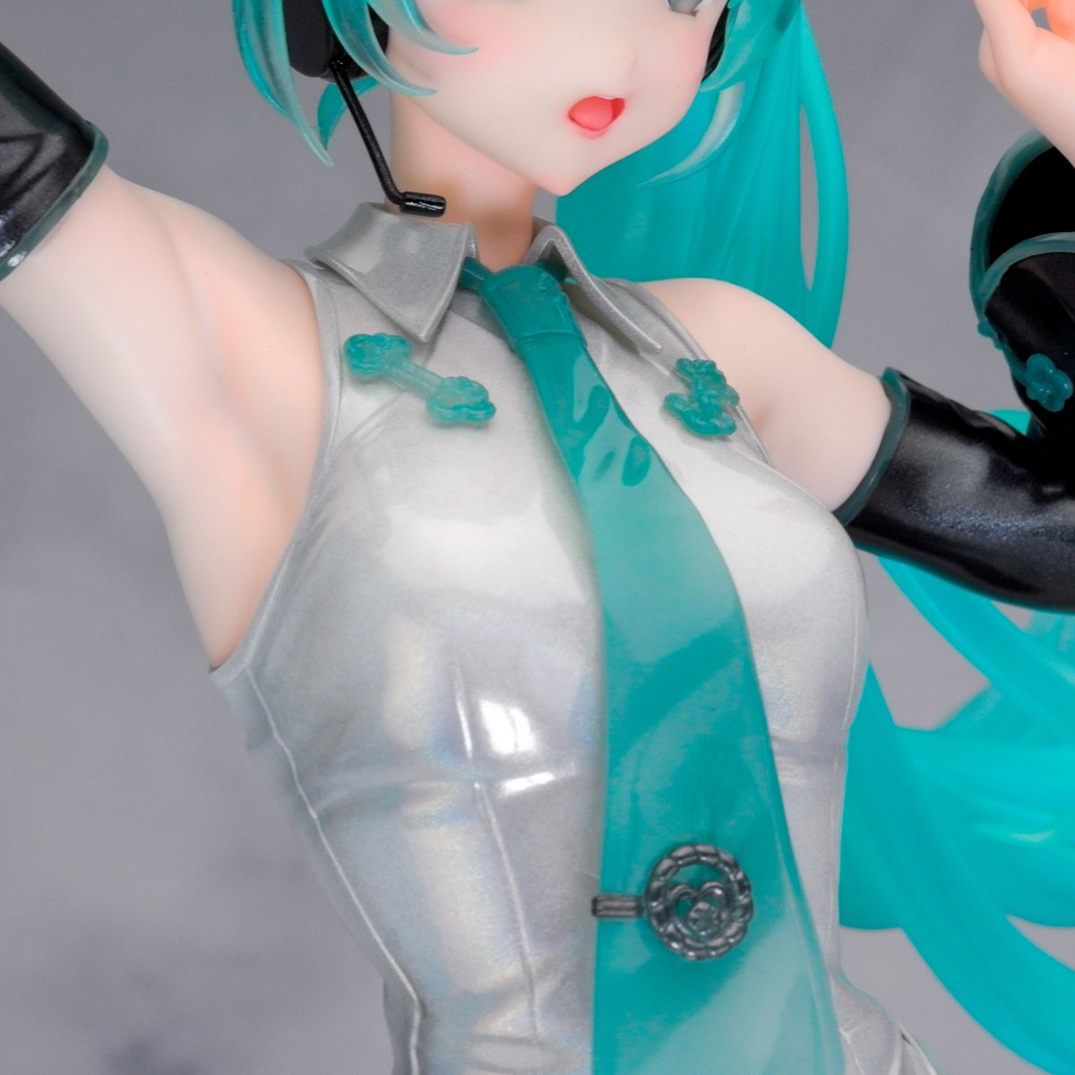 tm____'s tweet photo. T's system. WF2026上海の新作は、
1/4 初音ミク V4 CHINESE
です

LEDで光らせてあるんですけど写真ではあまりうつらないので実物見に来てください!

#初音ミク
#WF2026上海 https://t.co/YfpX647yV4