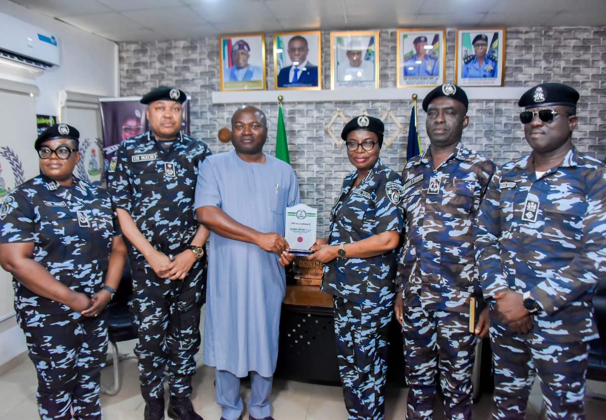 followlsstf's tweet photo. Dr. Ayodele Ogunsan - Executive Secretary/CEO of the Lagos State Security Trust Fund paid a courtesy visit to AIG Ronke Okunade - Assistant Inspector-General of Police, Maritime Police Command, Nigeria Police,  Lagos.

Slide 1: L-R: Dr. Ayodele Ogunsan - Executive Secretary/CEO of the Lagos State Security Trust Fund and AIG Ronke Okunade - Assistant Inspector General of Police, Maritime Police Command, Nigeria Police,  Lagos 

Slide 2: L-R: ACP Adegbite Oyin Frances, DCP Udu Moses Ogechi - DC Admin Maritime Police Command, Dr. Ayodele Ogunsan - Executive Secretary/CEO of the Lagos State Security Trust Fund, AIG Ronke Okunade - Assistant Inspector General of Police, Maritime Police Command, ACP Ibrahim Oyetunde and CSP Olalekan Faniyi - State Marine Officer, Lagos Marine Police during the visit.