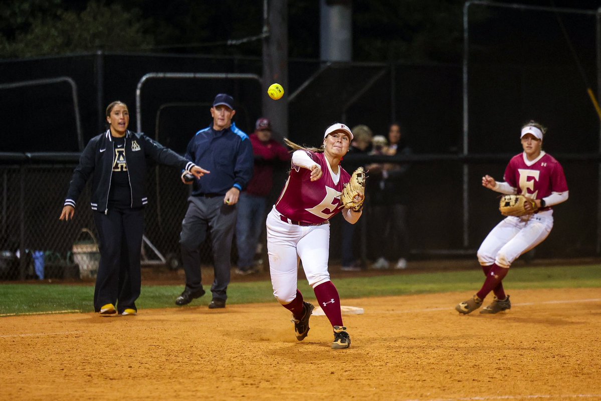 ElonSoftball's tweet photo. Scenes from the start of fall ball last night!

#EUSB 🥎 #Team50 https://t.co/1m46fCSpAR