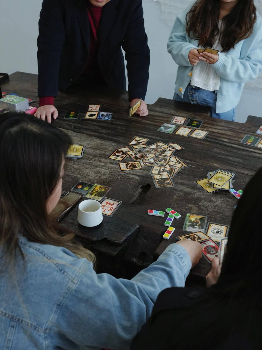 DeadraSchai4's tweet photo. Vive la emoción de un juego de mystery con tus amigos! Descubre pistas, resuelve crímenes y sumérgete en una historia llena de giros impresionantes, todo en una noche llena de risas y sorpresas! https://t.co/eXCodLdlwV