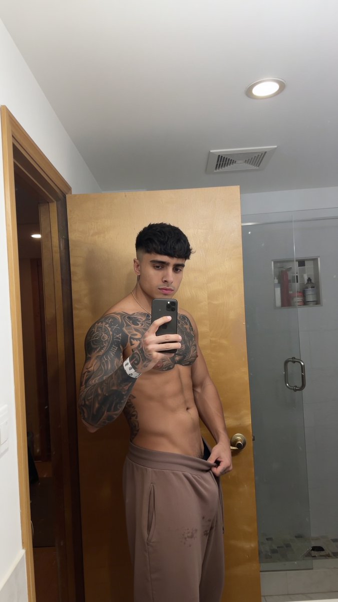 Furkanunsal_01's tweet photo. dont even consider opening the comments if uu cant handle a lil heat 😈 https://t.co/pff36M4LDY