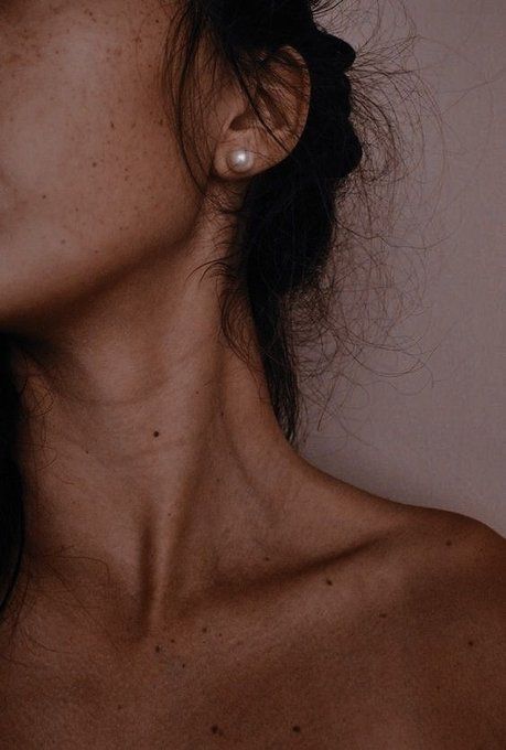 Santiago_Xx1's tweet photo. 8 FORMAS DE HACER QUE LA INTIMIDAD SE SIENTA MUCHO MÁS ESPECIAL

1. EMPIEZA CON UN BESO EN EL CUELLO https://t.co/eknme3uD5v
