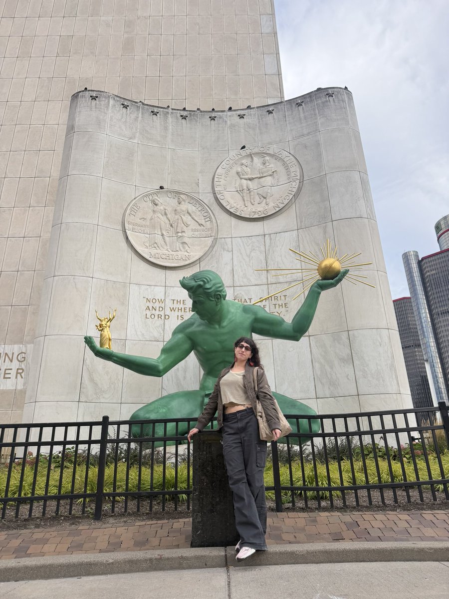 desertfreakk's tweet photo. Cutie in Detroit https://t.co/btzvm3ihEc