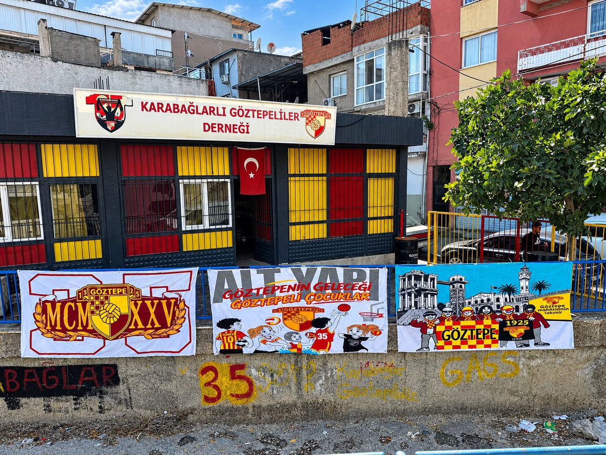karabaglarlilar's tweet photo. Yeni pankartlarımızla  basketbol takımımızı TED Ankara Kolejliler maçında yalnız bırakmadık. #Göztepe https://t.co/pGOAcY9o0a