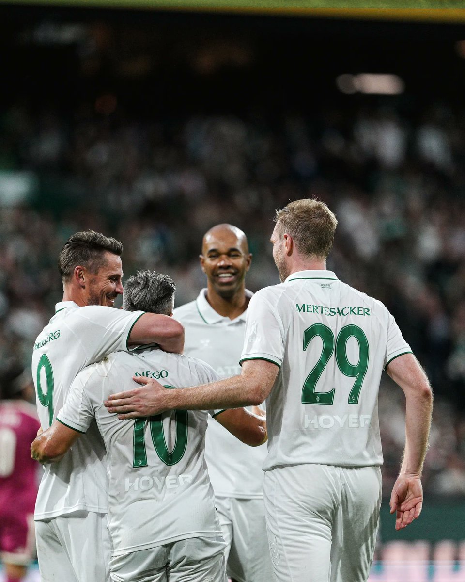 WerderUpdates's tweet photo. ⏰ 57. Min.: 

Habt ihr euch eigentlich schon das 100 Jahre Weserstadion-Trikot gesichert? 👕

Falls nicht, hier lang 👉 https://t.co/EuJKD79GN9

Flocks gibt es sowohl von unseren Legenden als auch von unseren aktuellen Spielerinnen und Spielern. 1️⃣0️⃣

⚽ 2:2 #SVWRMA | #Werder