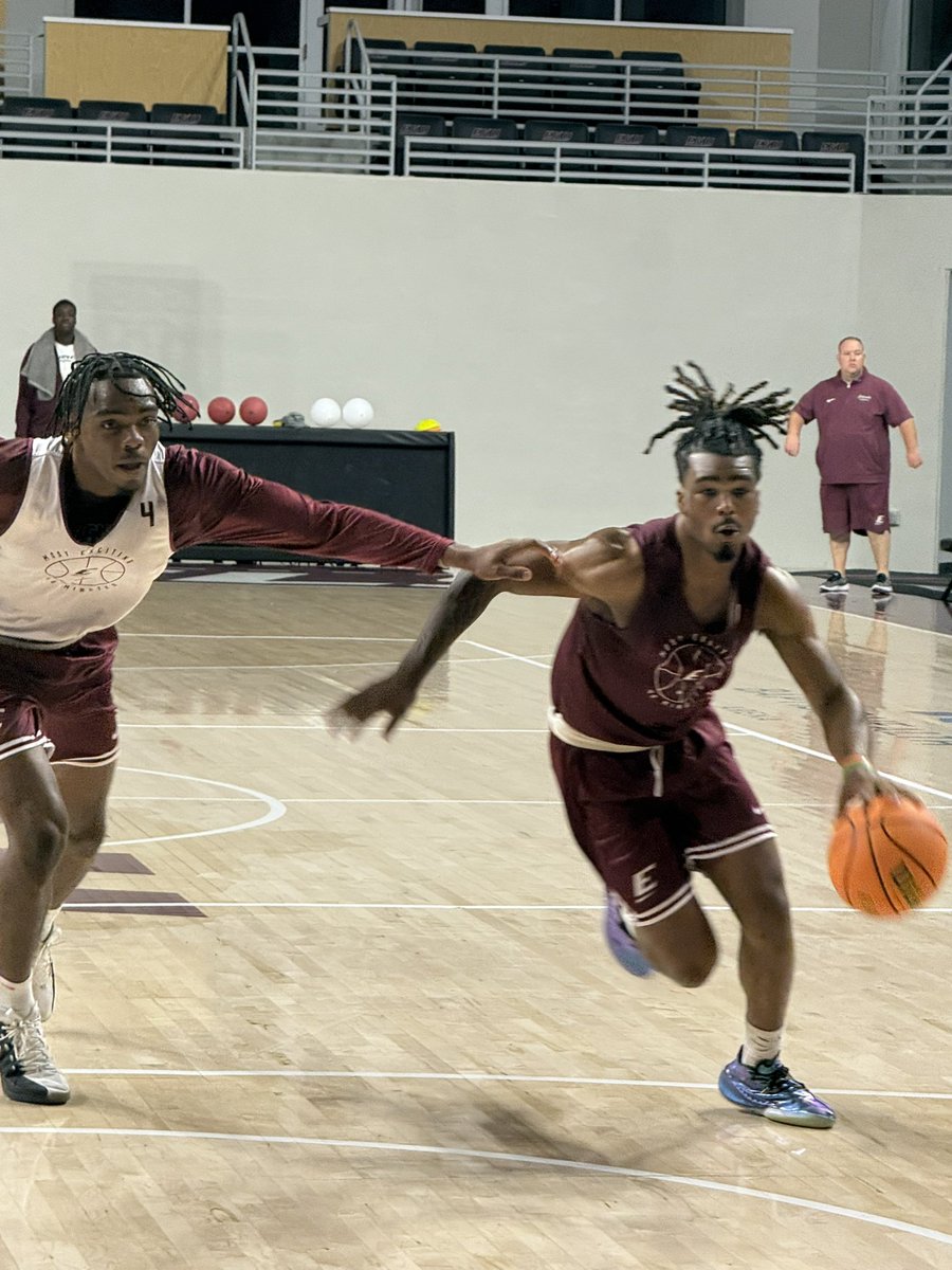 cody_thom33's tweet photo. EKU @EKUHoops freshman G  Amari Owens looking sharp at practice today — pushing the pace, getting into gaps and finding his shooters. 🏀📈 https://t.co/md4XwQGfBK