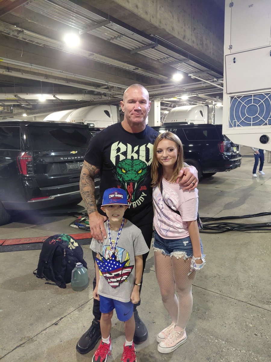 Jmichelle231's tweet photo. WWE is magic ! The last couple weeks have been the hardest of our lives. It was nice to give Leo a dream before we start another tough week. Everyone was so nice, it couldn't have been better. The show was amazing, it was an unforgettable experience. We are so thankful and I could never say that enough ! The whole team at WWE are amazing people !
Also, Bella getting to meet Alexa made her year ! 
Thanks @AlexaBliss_WWE 🩷
@CodyRhodes 
@RandyOrton