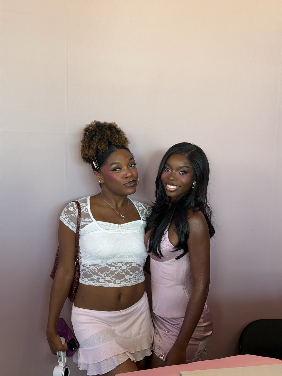 jbvancarthen's tweet photo. I’ve officially met my doll🥹 I’m so happy!! I love you forever olandria #OlandriaxMedicube 
#MedicubeWellnessClubx2 https://t.co/OdqpJCqiTs