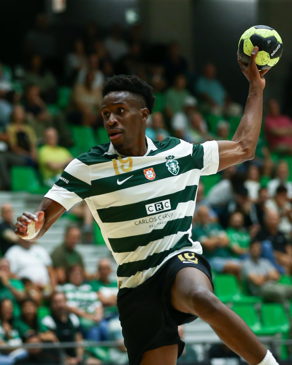 SCPModalidades's tweet photo. #AndebolSCP | ⏯️ Recomeça o jogo no Pavilhão João Rocha ⚔️
20-9 // #SCPADC https://t.co/WLcnvmTqII