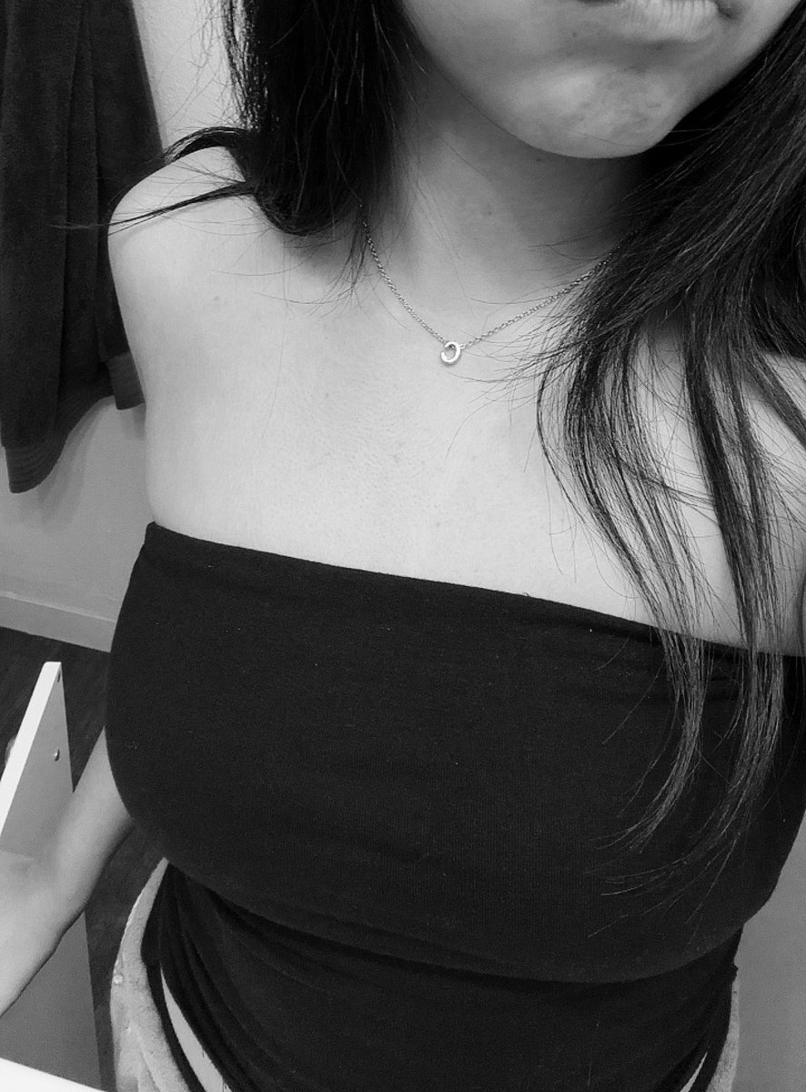 kikinyxo's tweet photo. b&amp;w #latinaㅤㅤㅤㅤㅤㅤㅤ https://t.co/ANhyLxS854