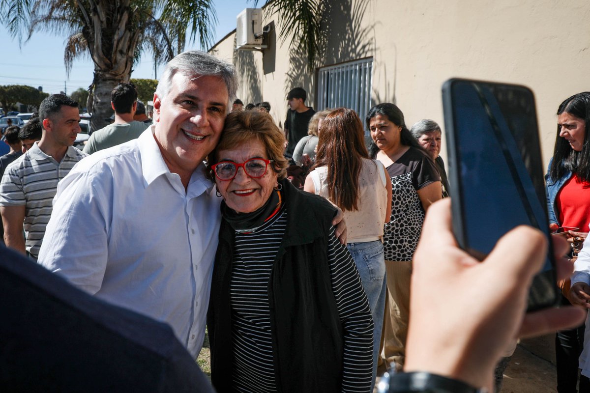 gobdecordoba's tweet photo. El gobernador @MartinLlaryora visitó y realizó anuncios en #BellVille, #BallesterosSud, #Ballesteros, #Morrison, #MonteLeña y #Noetinger. De esta manera completó el recorrido por los 27 municipios y comunas del departamento #Unión desde el comienzo de su gestión.

🏗️ Confirmó la realización #obras, viviendas y aportes para #salud, #educación, servicios e instituciones, y en Noetinger también incorporó la empresa Piersanti al régimen provincial de #PromociónIndustrial.

#HacerParaCrecer