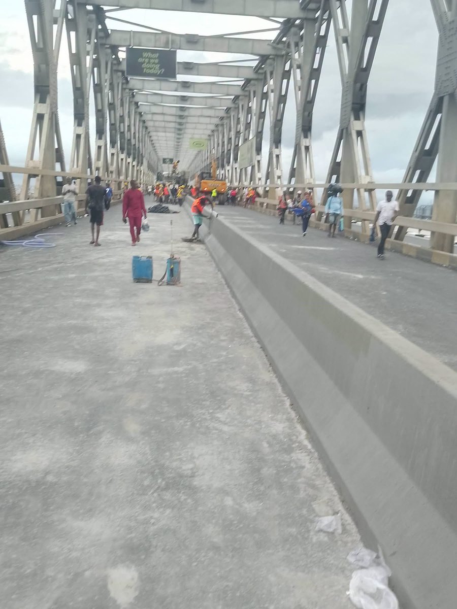 Igwekammaoluchi's tweet photo. First niger bridge has been demarcated fully. https://t.co/0nWtLSQue1