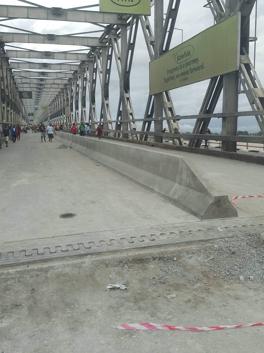 Igwekammaoluchi's tweet photo. First niger bridge has been demarcated fully. https://t.co/0nWtLSQue1