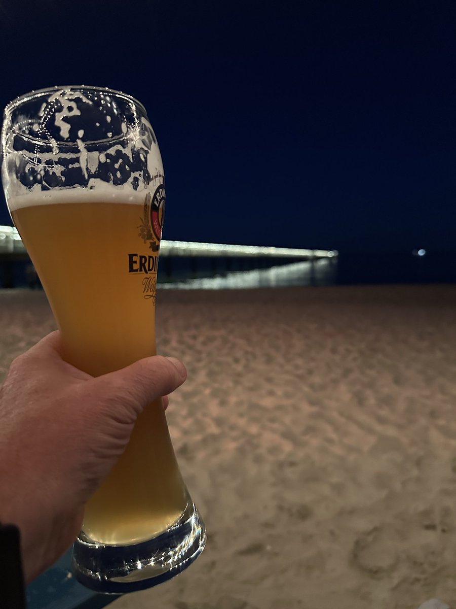Kalle_Hammaburg's tweet photo. Schönes Wochenende an alle Patrioten im Lande 🇩🇪😎 aus #Binz Grüße an die siegreiche AfD im MV 👍💪 https://t.co/KHeTtazCZq