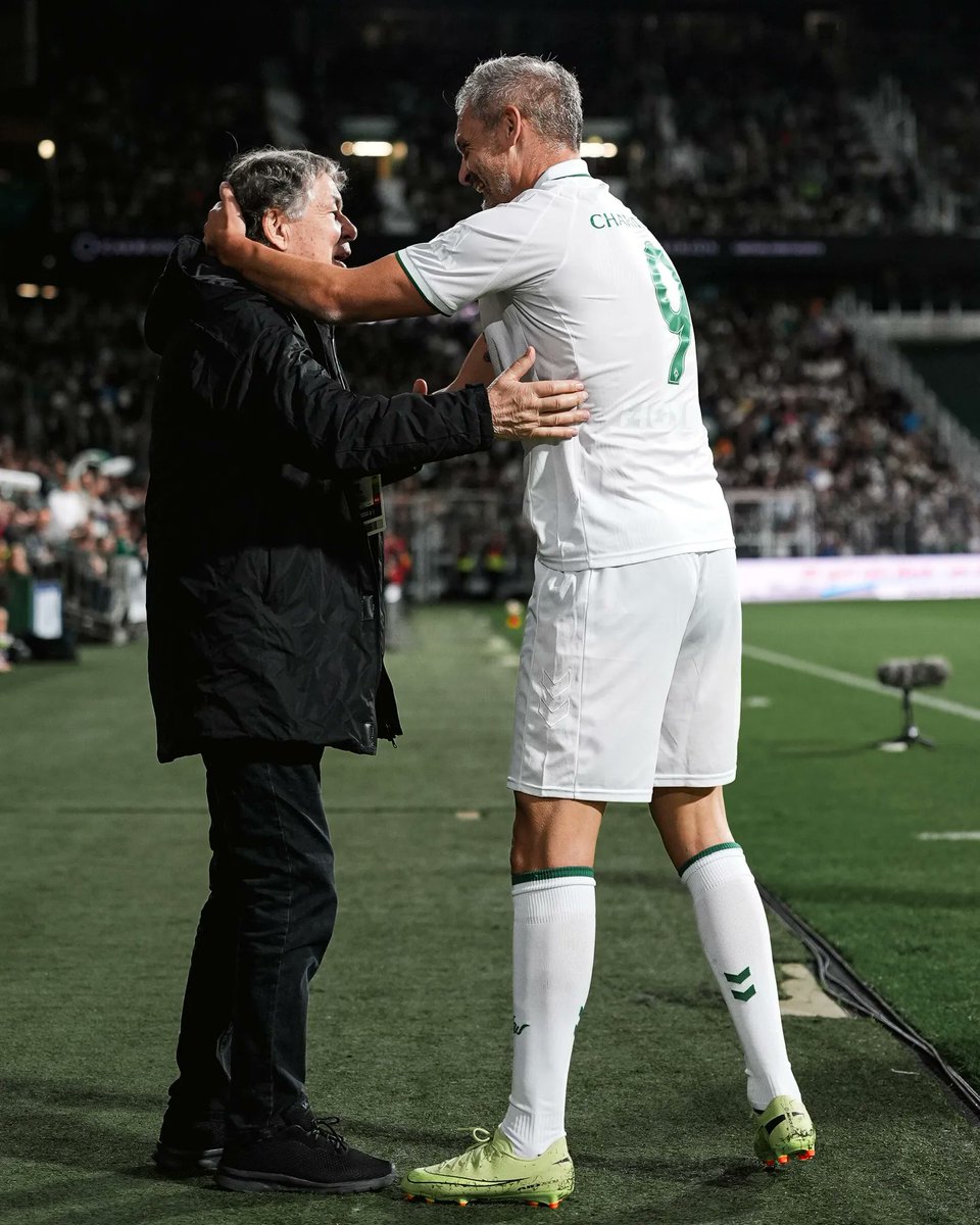 WerderUpdates's tweet photo. ⏰ 62. Min.: 

TOOOOOOOOOOOOOOOOOOOOR FÜR WERDER! 📣

Angelos #Charisteas bringt die Werder Legenden in Führung! 👏

Zum Live-Ticker 👉 https://t.co/uxVq4PgQVy

⚽ 3:2 #SVWRMA | #Werder https://t.co/xpPbEcBQbn