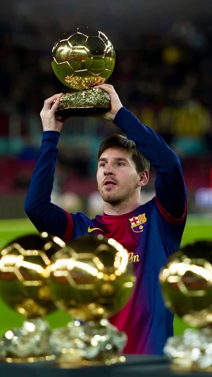 LucasdS1899's tweet photo. @AtaqueFutbolero Y despues tenias a este enfermo que ni se preocupaba por el balon de oro por que ya sabia que era el mejor https://t.co/HsRpFo4P0J