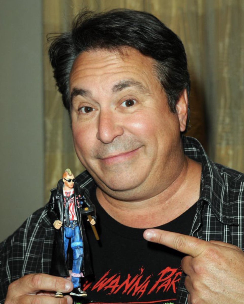 creepydotorg's tweet photo. In 2003, Nickelodeon dialogue coach Brian Peck was arrested for sexually abusing a child actor.

For more than 20 years, the victim's name was kept secret.

Peck was charged with 11 counts of child sexual abuse. He pleaded no contest to two of them and was sentenced to just 16 months in jail.

Before his sentencing, more than 40 people from Hollywood wrote letters to the judge supporting him. One director even said he would be happy to work with him again.

The boy was just 15 when the abuse started, and it continued for months. He later called it the most traumatic experience of his life.

In 2024, he finally went public in the documentary "Quiet on Set."

His name was Drake Bell.