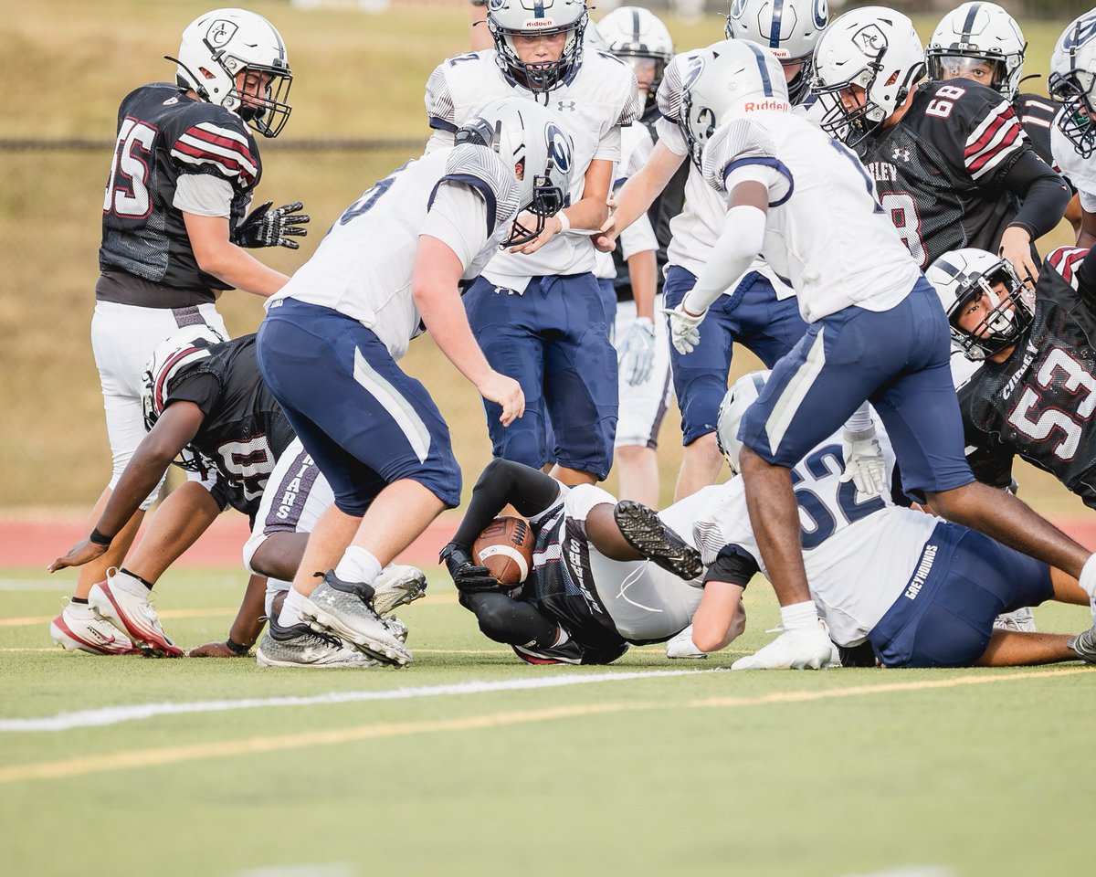 JTBURLEY7's tweet photo. 10 pressure, 2 tackles for TFL, 1 Tuddy vs Gilman JV. Today was a good day. #dtackle #football #TheHulk #MIAAfootball https://t.co/zV60cwRs5s