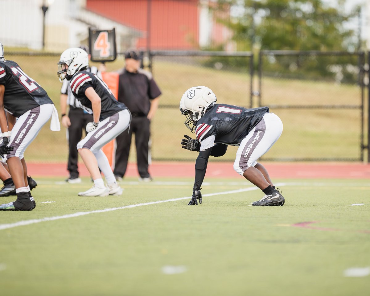 JTBURLEY7's tweet photo. 10 pressure, 2 tackles for TFL, 1 Tuddy vs Gilman JV. Today was a good day. #dtackle #football #TheHulk #MIAAfootball https://t.co/zV60cwRs5s