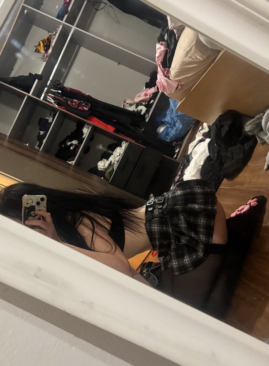 urkittenmiu's tweet photo. I think i should clean my room… and lose some weight too haha@-@
#catpaws #nsfwtwt https://t.co/K0HovykpAB