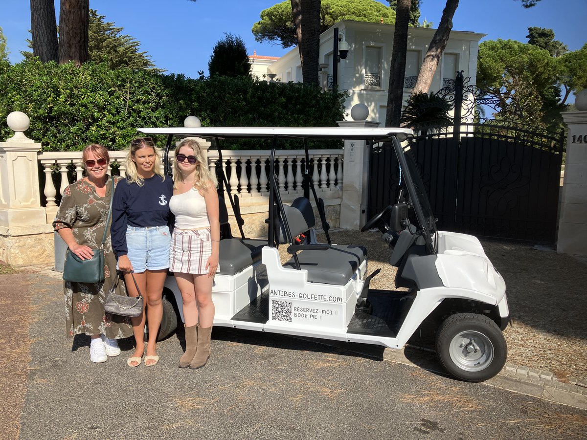 AntibesGolfette's tweet photo. Merci à Ruth et ses 2 filles qui viennent d'Angleterre pour se balader autour du Cap d'Antibes en golfette !
#LaGolfetteAntiboise #Antibes #JuanLesPins #CoteAzurFrance #CityTour #TourismeDurable #VisiteAntibes #BaladeEnGolfette #AntibesGolfette https://t.co/jg1Zq8h0Im