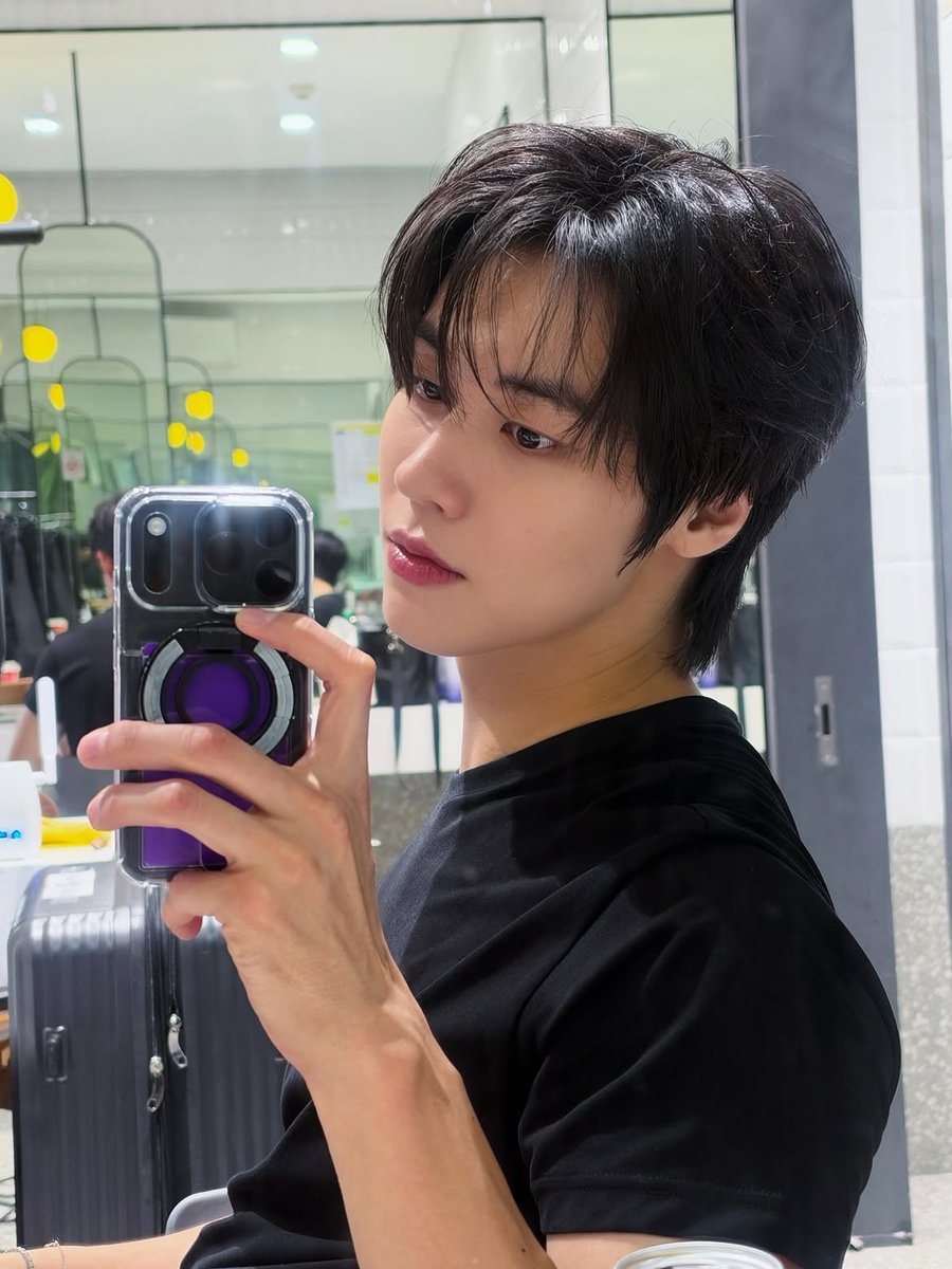 subtlety_sh's tweet photo. 드디어 왔어 ㅠㅠㅠㅠㅠㅠㅠㅠㅠㅠㅠ
아 화질 선명한거 미쳤어 ........ 블랙 너무잘어울려요진심으로 https://t.co/BHLCZeIhXs