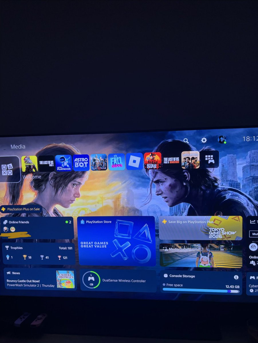 rebecca53063094's tweet photo. The new animated wallpaper for PS5 is STUNNING. Happy outbreak day nerds 🧟♀️🍄#lastofus #outbreakday #tlou #PS5 #elliewilliams #joelmiller https://t.co/xxCyQR3KDe