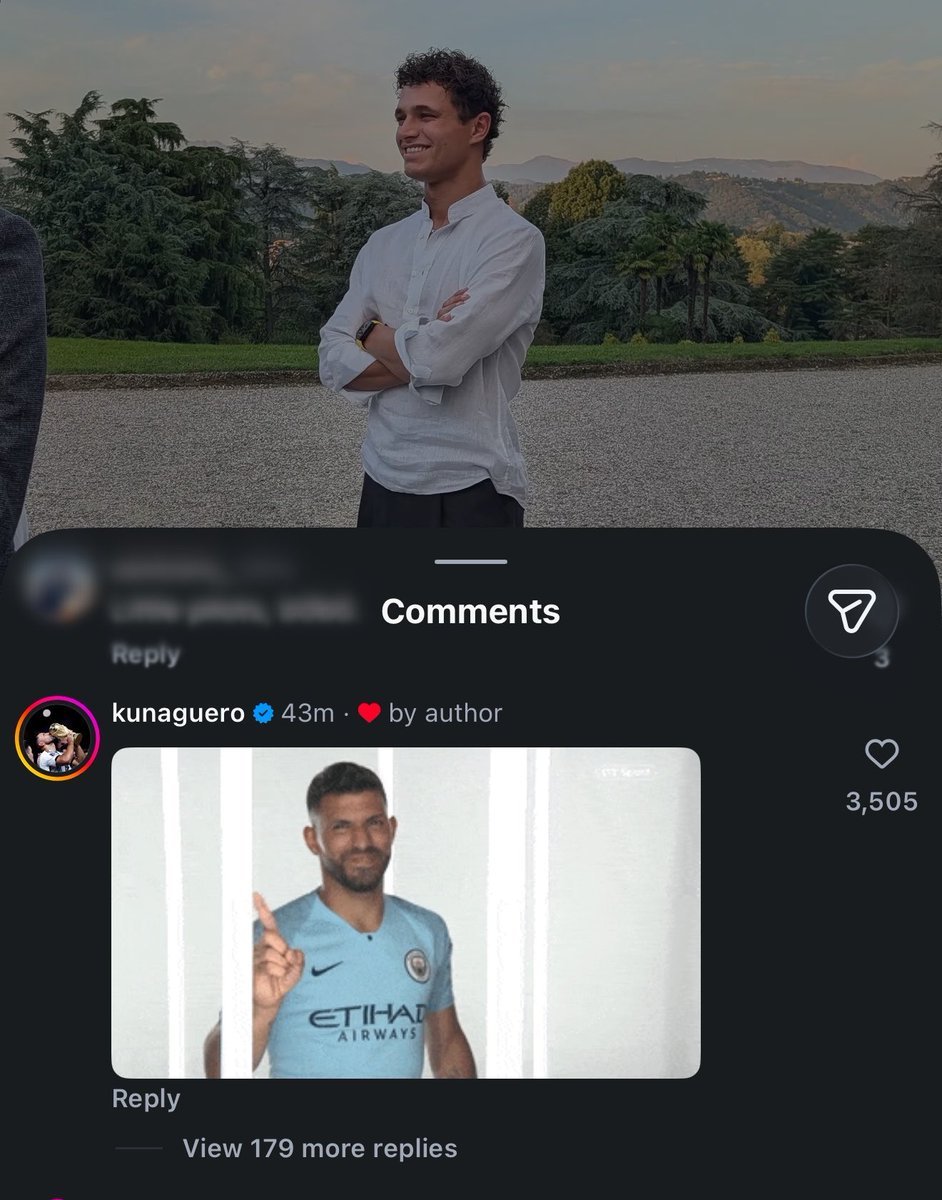 hereissuniverse's tweet photo. WAIT BEFORE ANYTHING ELSE HE LOOKS SO GOOD IN THAT DAMN PHOTO 😭😭😭 https://t.co/Gb35HaYdU2