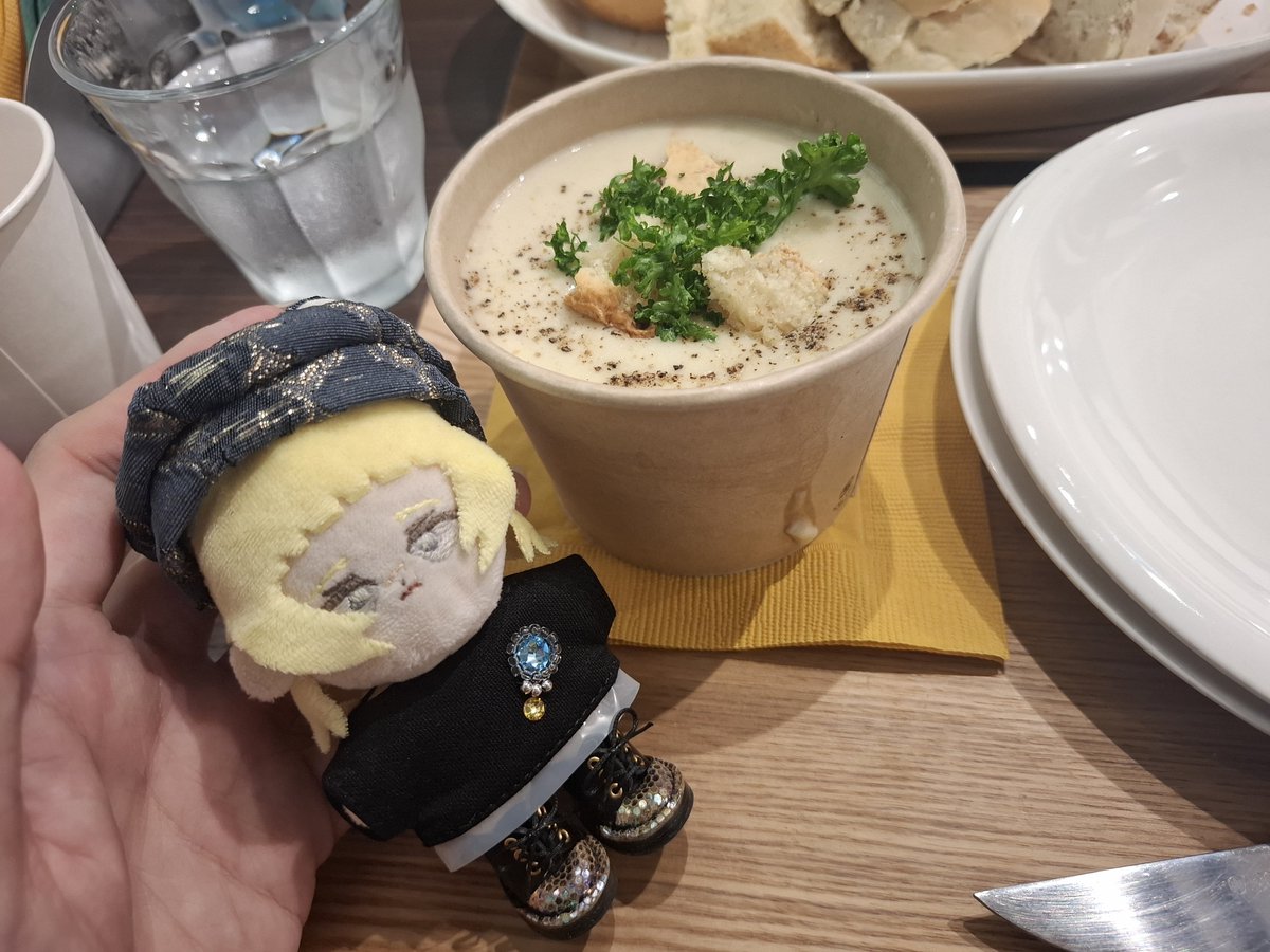 dpple0a's tweet photo. お天気に恵まれた友人とのアフタヌーンティー☕️
桃づくし🍑でどれもとてもおいしかった😌❤
当選祈願に行けたのも嬉しい✊
夕食のシチュー専門店は陽気な外人店主が鼻歌を歌いながらお会計してくれて素敵なお店だった🫶
お腹空かせてサイドメニューやデザートにも挑戦したい🔥 https://t.co/BHv8O6xyOS